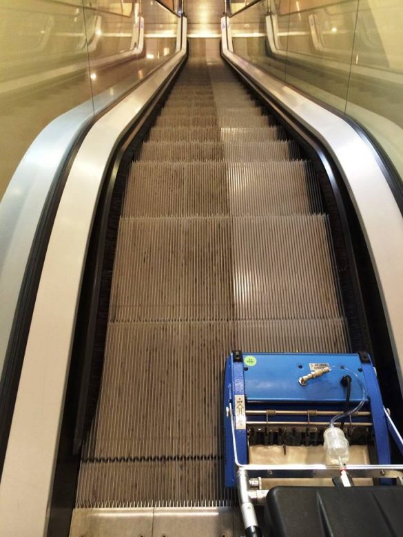 Escalator Cleaning Machine