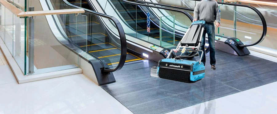 escalator cleaning machine